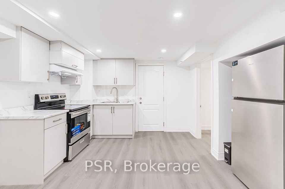 24 Skelmore Crescent Lower, Toronto, ON M3A 2G8 2