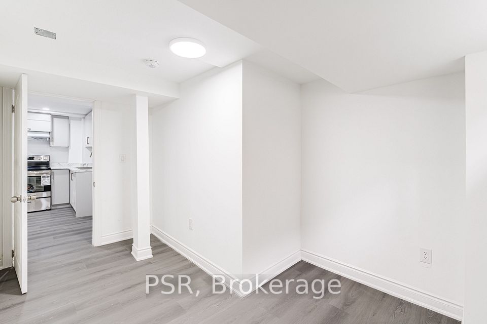 24 Skelmore Crescent Lower, Toronto, ON M3A 2G8 13