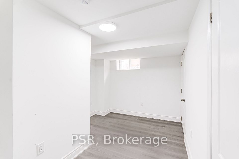 24 Skelmore Crescent Lower, Toronto, ON M3A 2G8 12