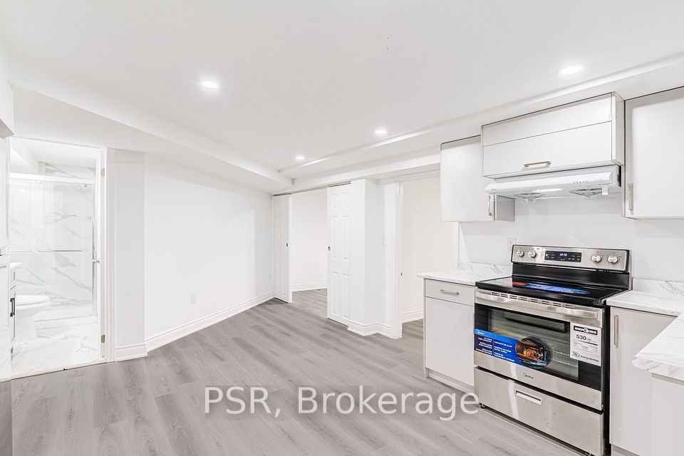 24 Skelmore Crescent Lower, Toronto, ON M3A 2G8 5