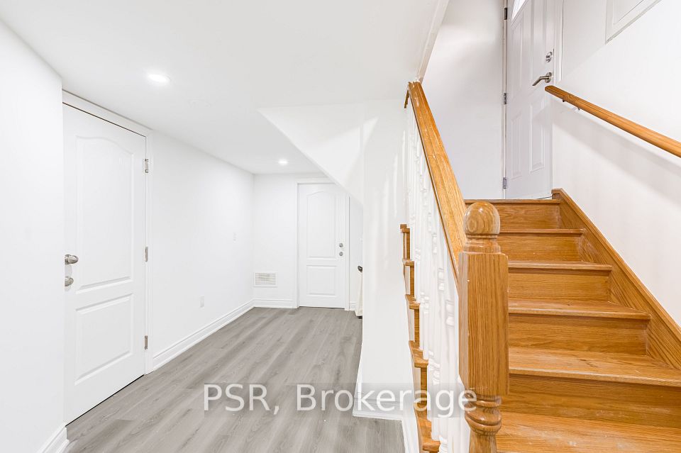 24 Skelmore Crescent Lower, Toronto, ON M3A 2G8 15