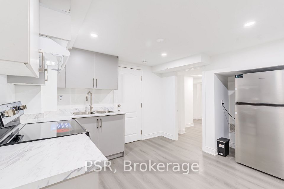 24 Skelmore Crescent Lower, Toronto, ON M3A 2G8 4
