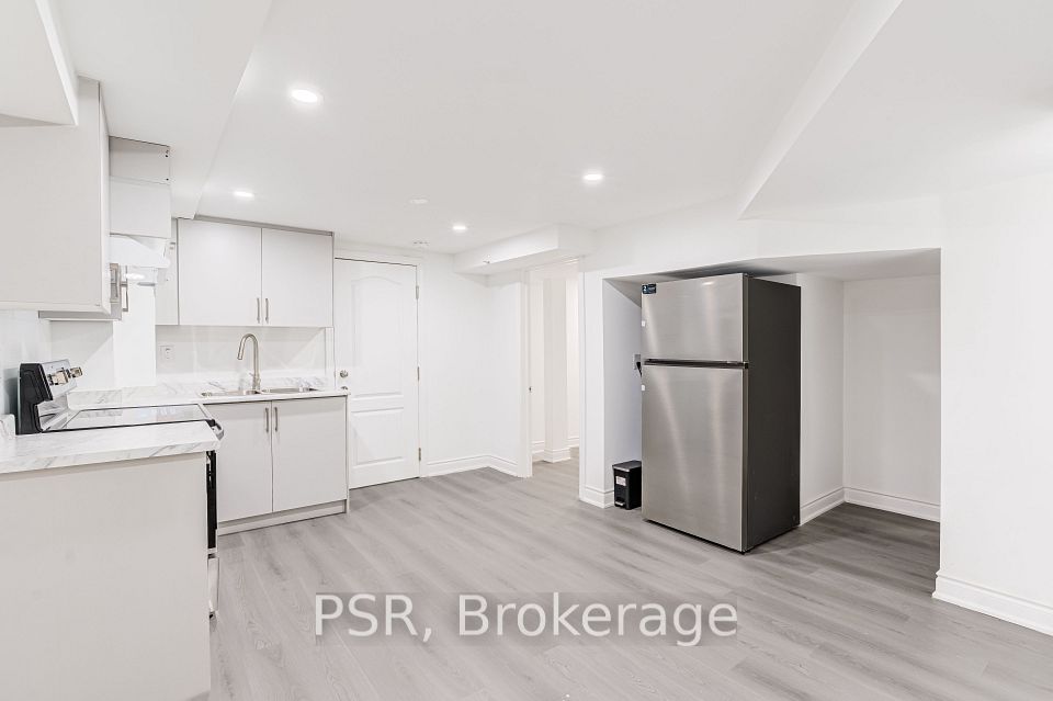 24 Skelmore Crescent Lower, Toronto, ON M3A 2G8 7