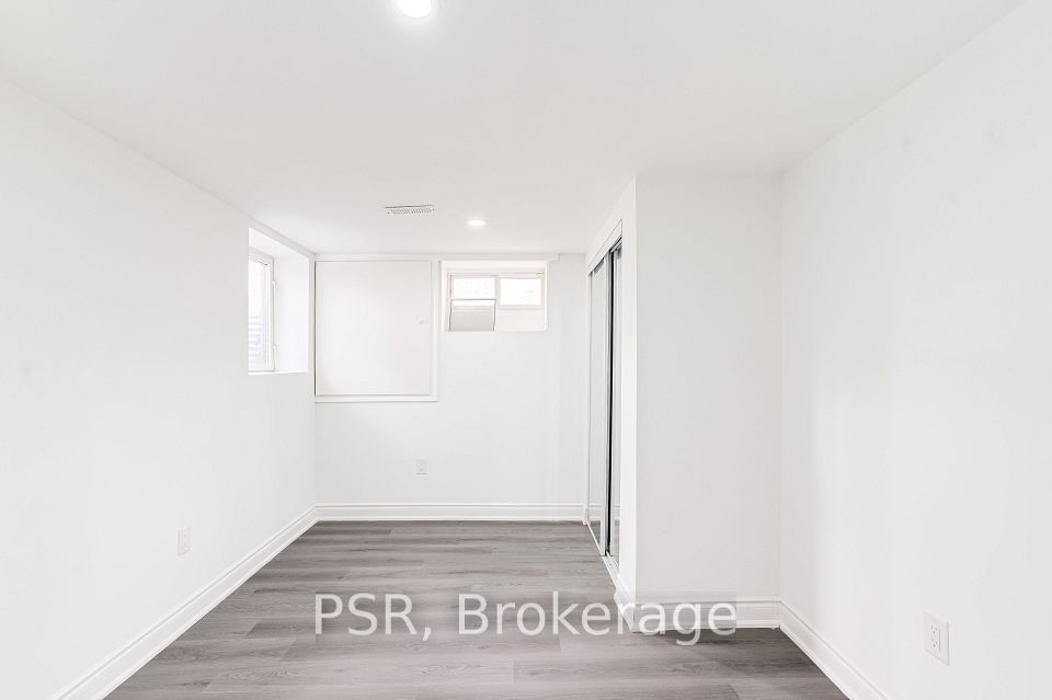 24 Skelmore Crescent Lower, Toronto, ON M3A 2G8 8