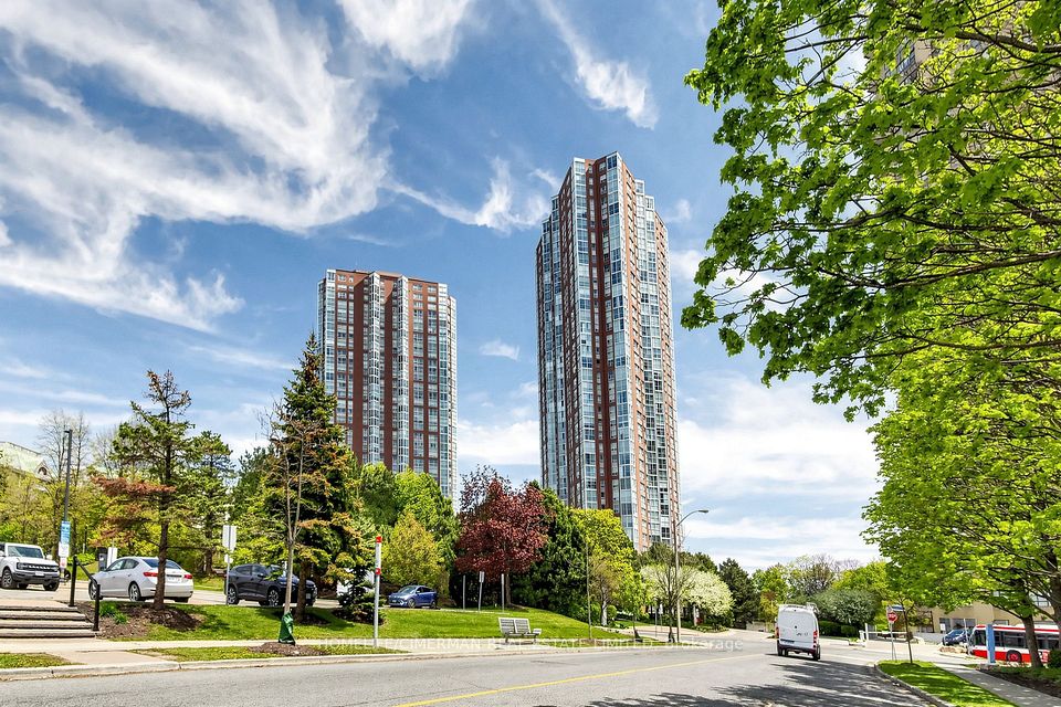 Condo Apartment at 5 Concorde Place 3302, Toronto, ON M3C 3M8