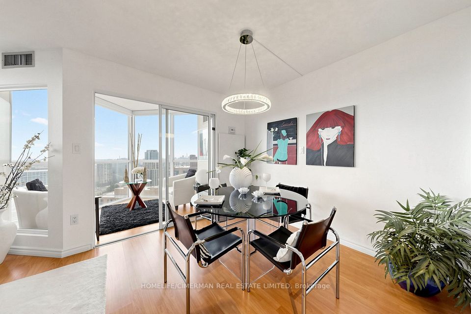 5 Concorde Place 3302, Toronto, ON M3C 3M8 12