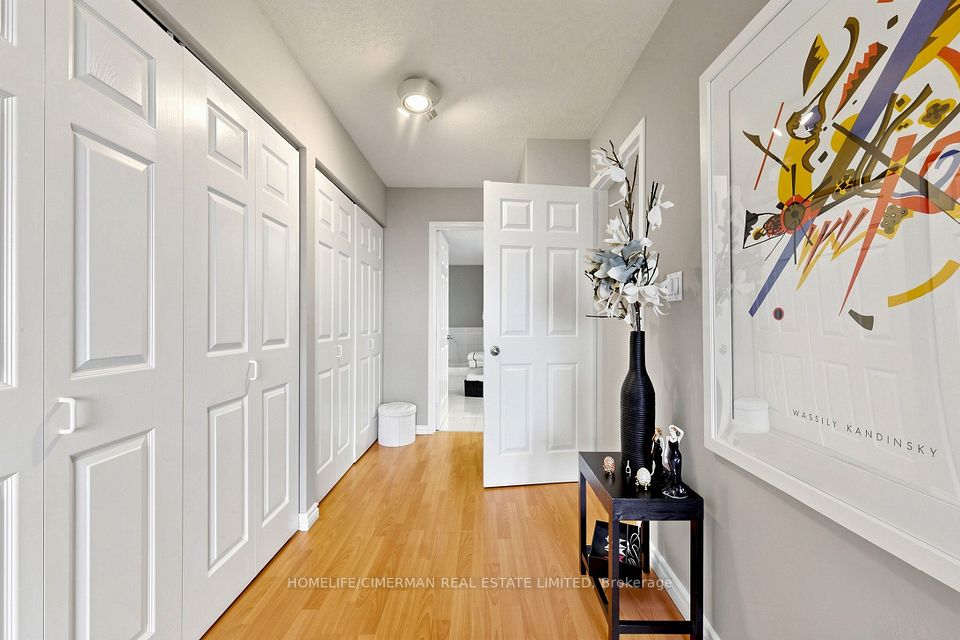 5 Concorde Place 3302, Toronto, ON M3C 3M8 20