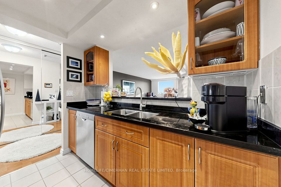 5 Concorde Place 3302, Toronto, ON M3C 3M8 18