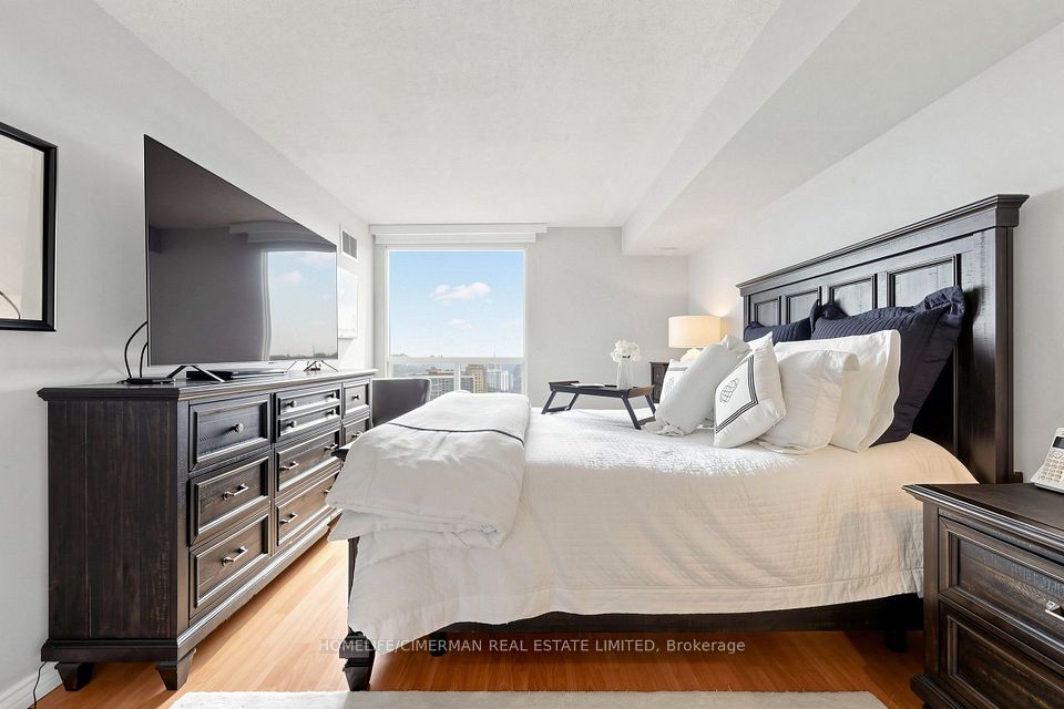 5 Concorde Place 3302, Toronto, ON M3C 3M8 22