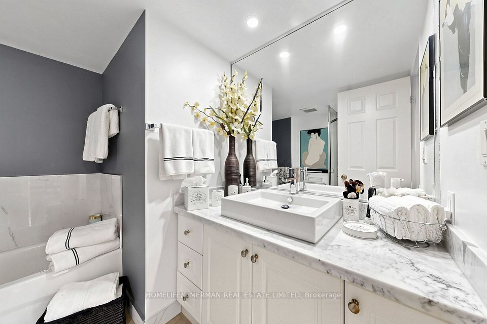 5 Concorde Place 3302, Toronto, ON M3C 3M8 24