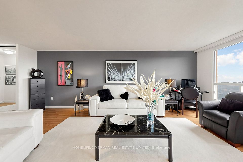 5 Concorde Place 3302, Toronto, ON M3C 3M8 9