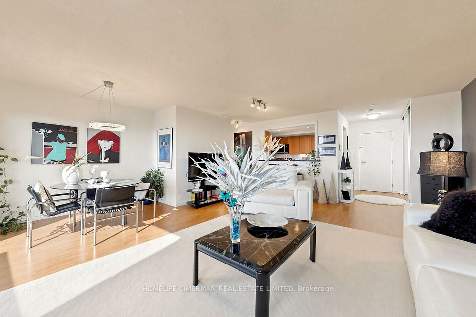 5 Concorde Place 3302, Toronto, ON M3C 3M8 11