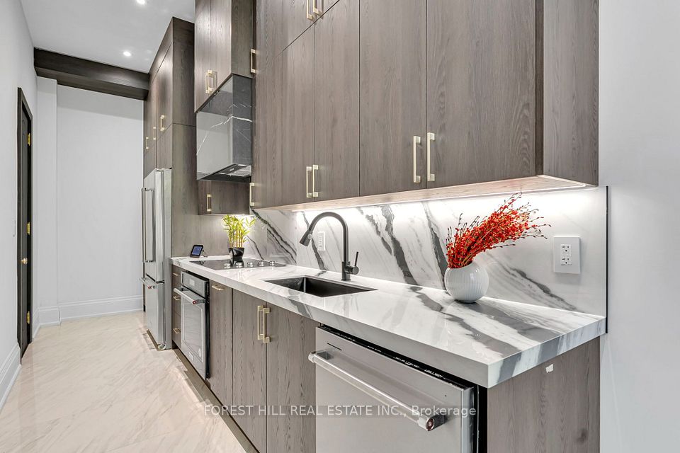 67 Montressor Drive, Toronto, ON M2P 1Z3 15