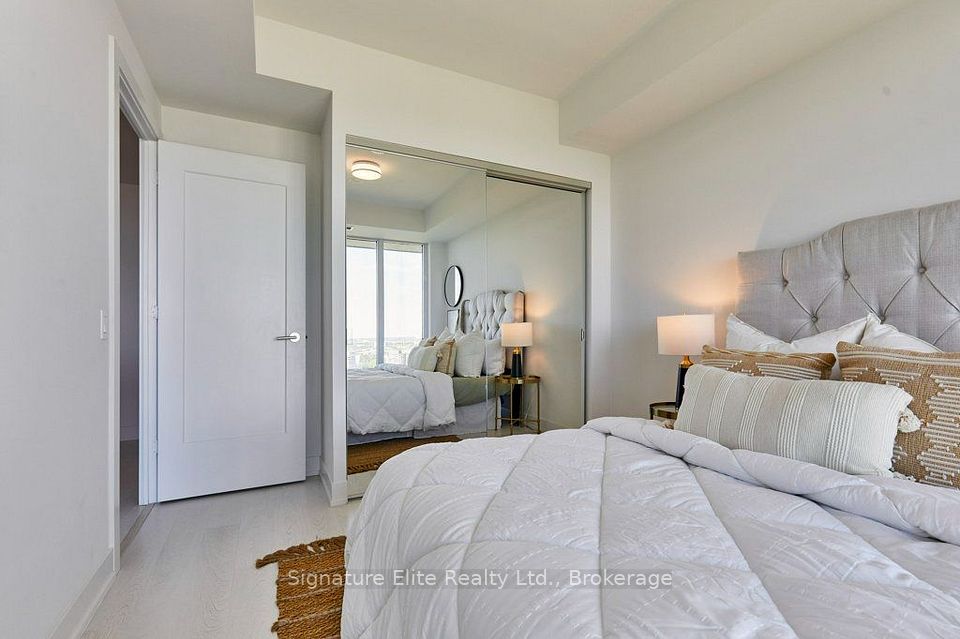 30 Inn on the Park Drive 4207, Toronto, ON M3C 0P7 18