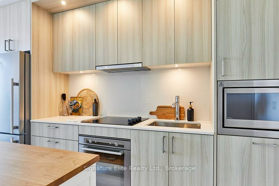 30 Inn on the Park Drive 4207, Toronto, ON M3C 0P7 4