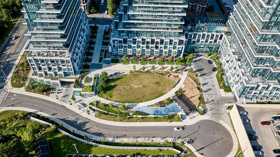 30 Inn on the Park Drive 4207, Toronto, ON M3C 0P7 25