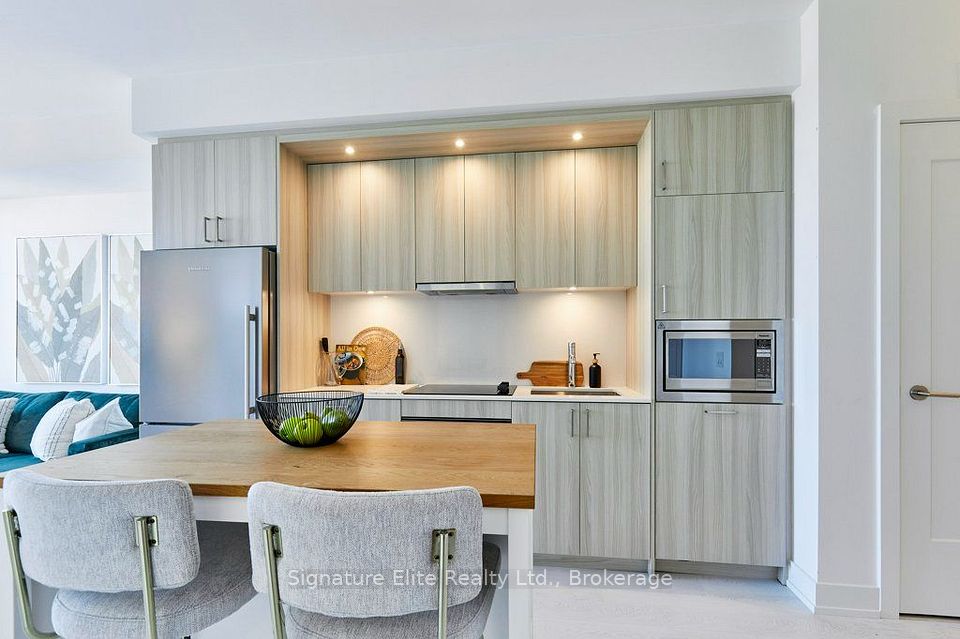 30 Inn on the Park Drive 4207, Toronto, ON M3C 0P7 7