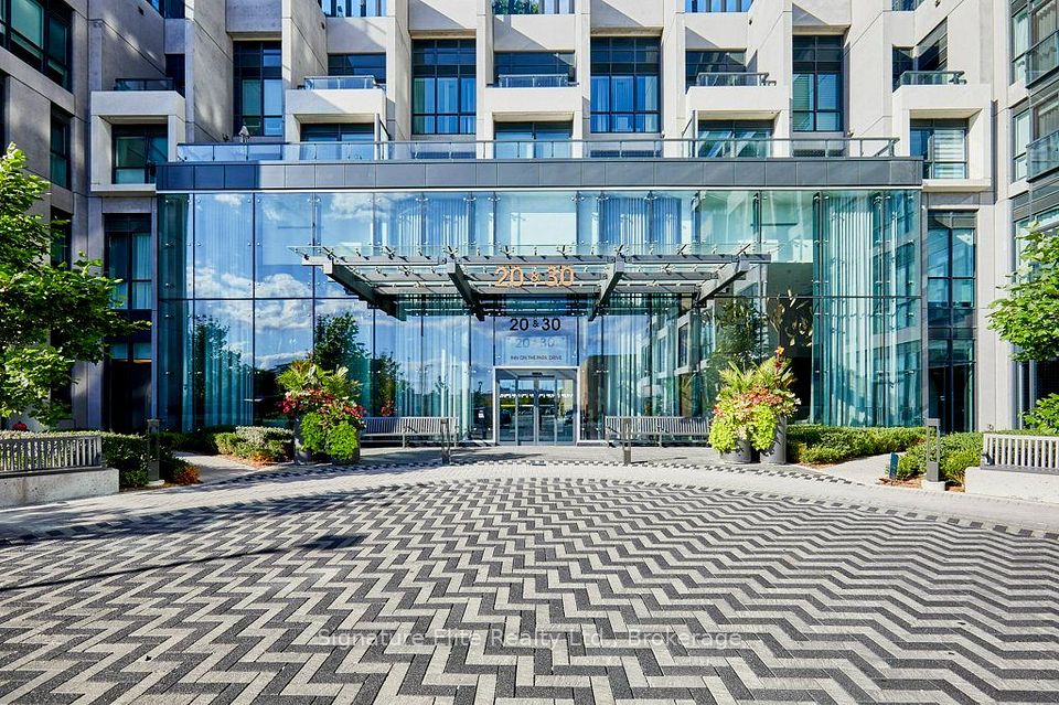 30 Inn on the Park Drive 4207, Toronto, ON M3C 0P7 22