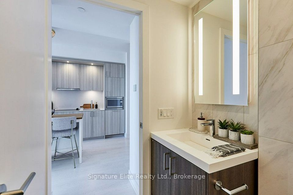 30 Inn on the Park Drive 4207, Toronto, ON M3C 0P7 20