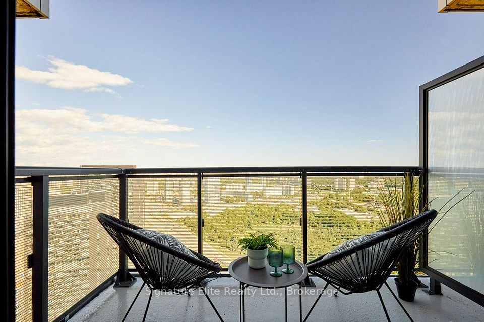 30 Inn on the Park Drive 4207, Toronto, ON M3C 0P7 2