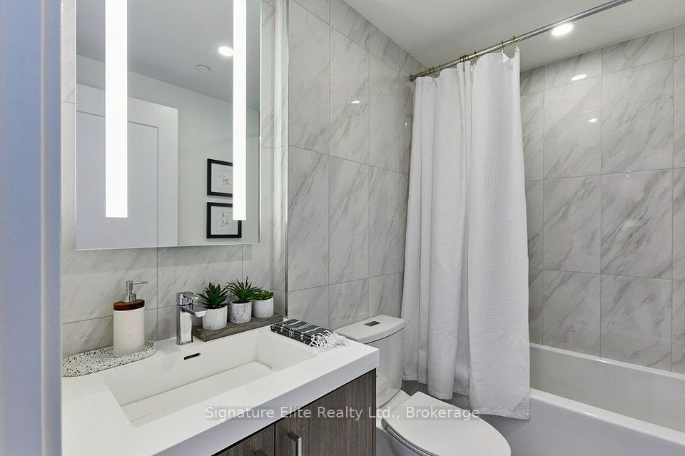 30 Inn on the Park Drive 4207, Toronto, ON M3C 0P7 19
