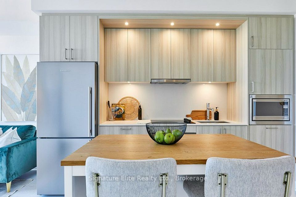 30 Inn on the Park Drive 4207, Toronto, ON M3C 0P7 8