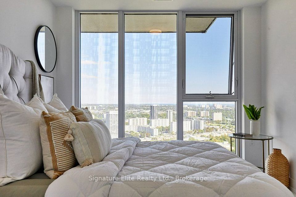 30 Inn on the Park Drive 4207, Toronto, ON M3C 0P7 16