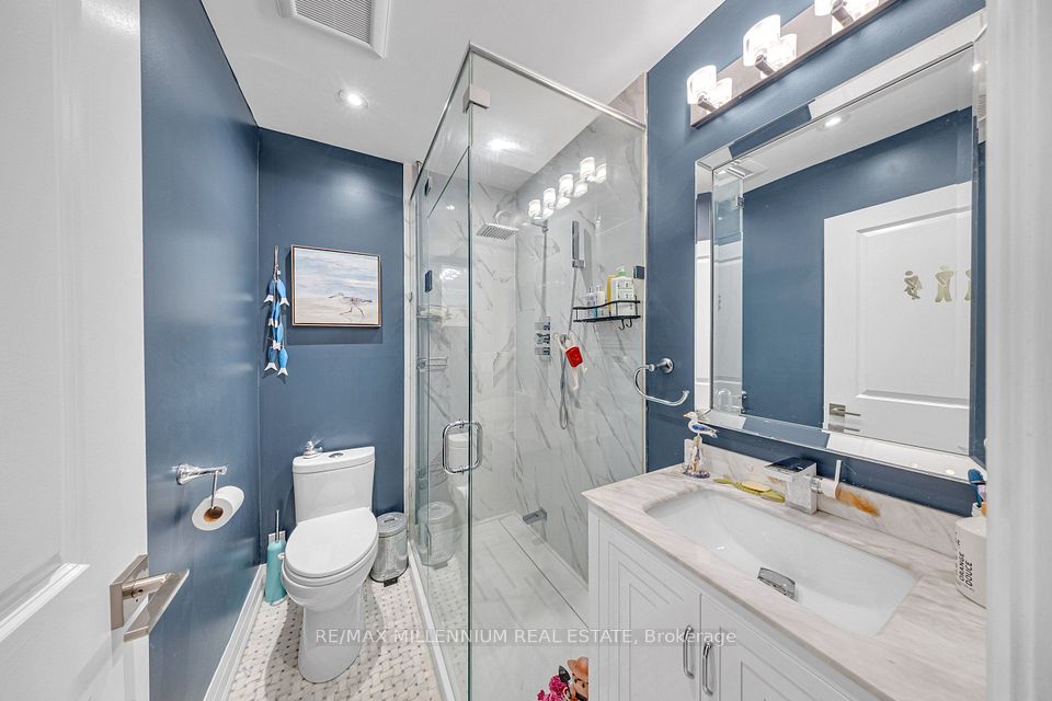 16 Sultana Avenue, Toronto, ON M6A 1S8 17