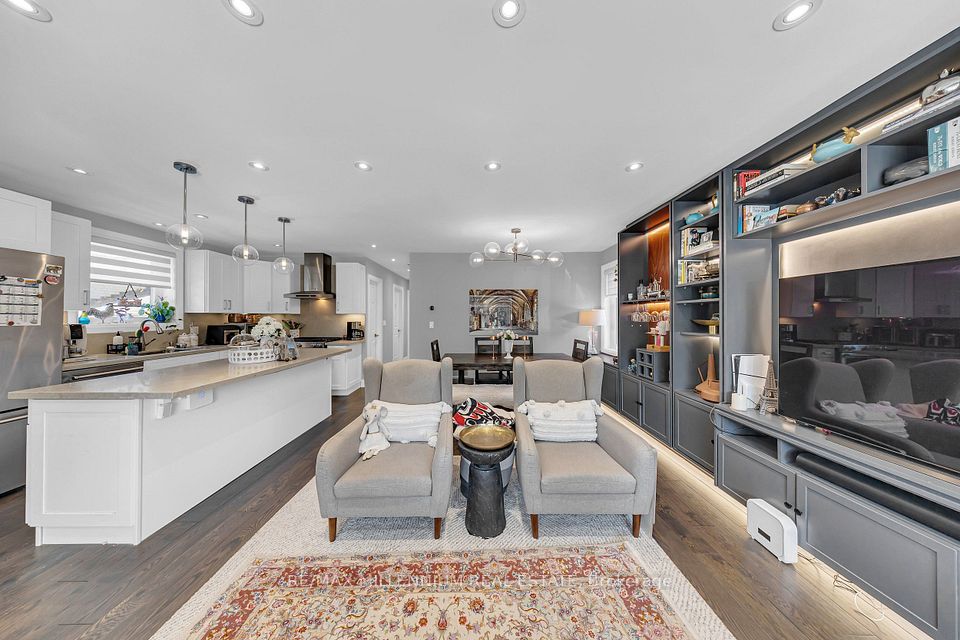 16 Sultana Avenue, Toronto, ON M6A 1S8 16