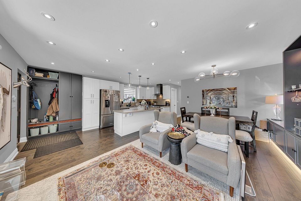 16 Sultana Avenue, Toronto, ON M6A 1S8 15