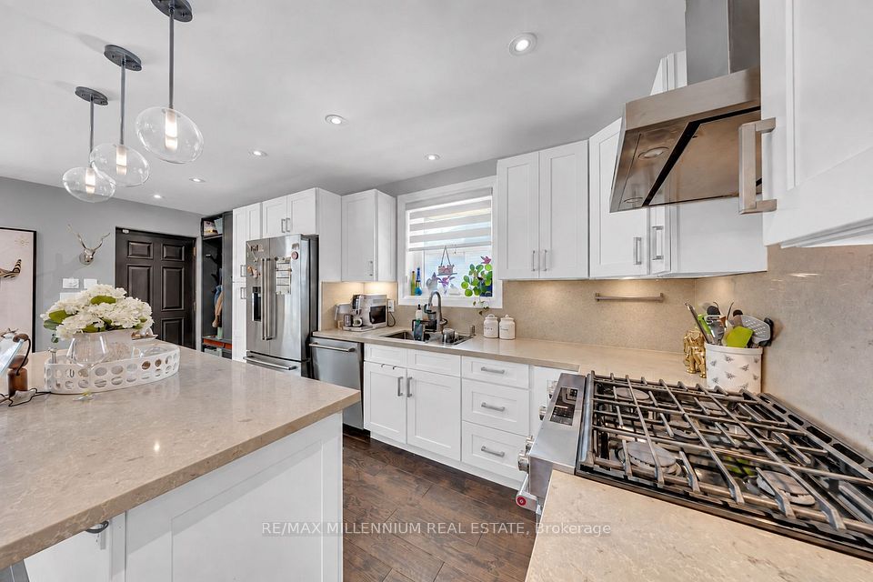 16 Sultana Avenue, Toronto, ON M6A 1S8 13