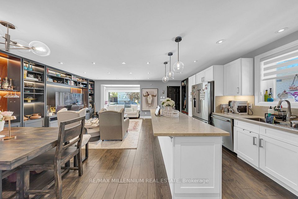 16 Sultana Avenue, Toronto, ON M6A 1S8 11