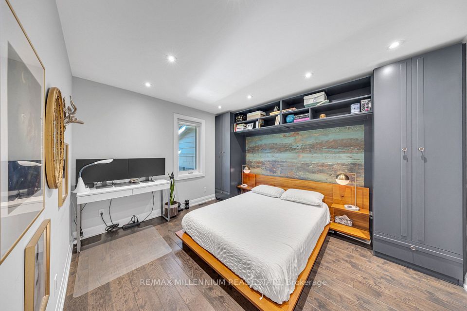 16 Sultana Avenue, Toronto, ON M6A 1S8 18