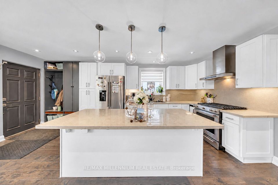 16 Sultana Avenue, Toronto, ON M6A 1S8 10