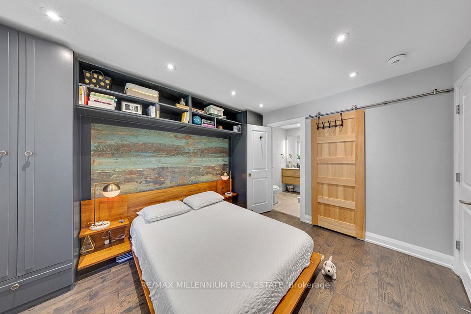 16 Sultana Avenue, Toronto, ON M6A 1S8 21