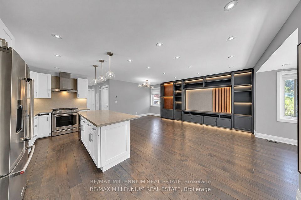 16 Sultana Avenue, Toronto, ON M6A 1S8 8