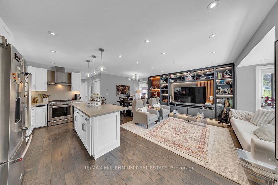 16 Sultana Avenue, Toronto, ON M6A 1S8 4