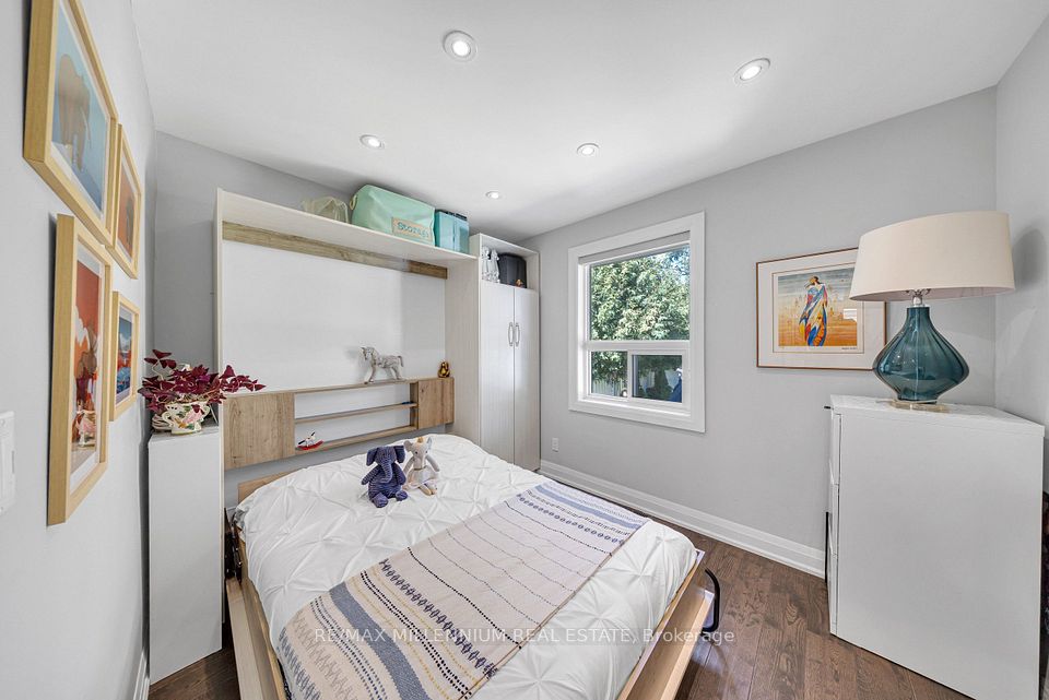16 Sultana Avenue, Toronto, ON M6A 1S8 20