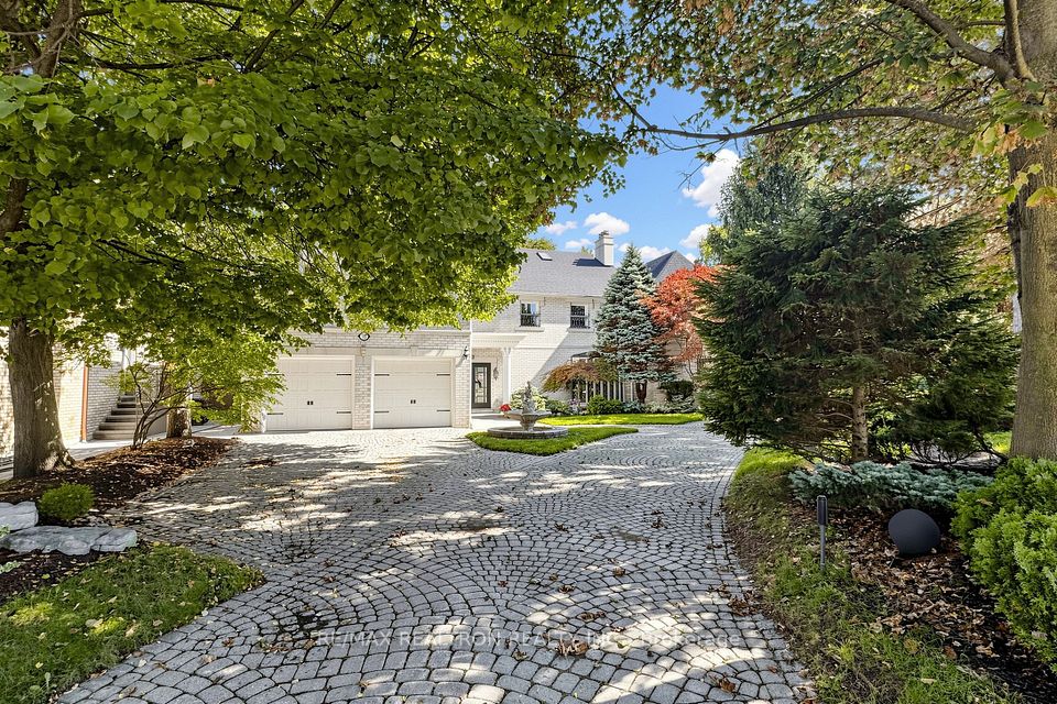31 Arjay Crescent, Toronto, ON M2L 1C6 5