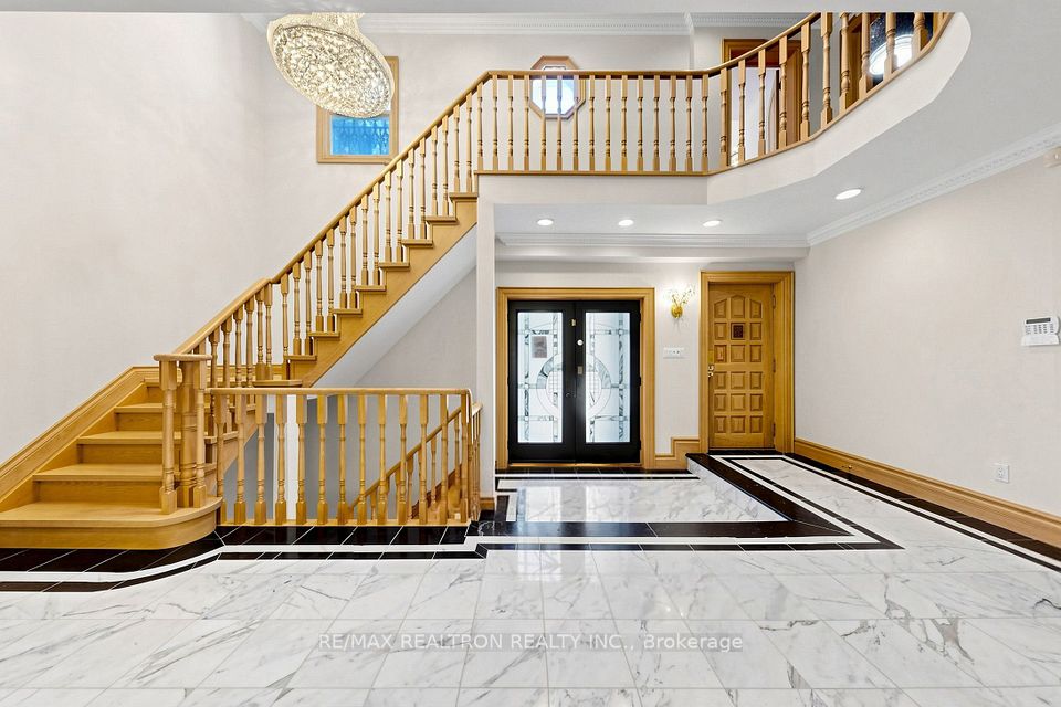 31 Arjay Crescent, Toronto, ON M2L 1C6 13