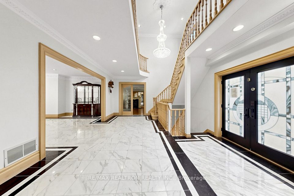 31 Arjay Crescent, Toronto, ON M2L 1C6 14