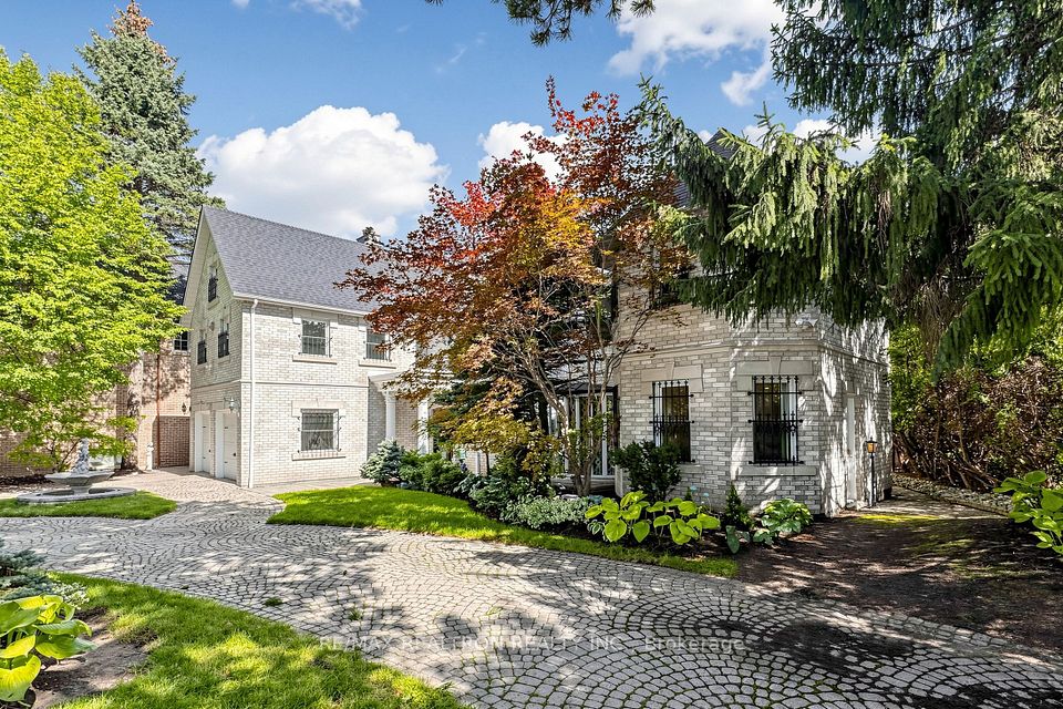 31 Arjay Crescent, Toronto, ON M2L 1C6 2