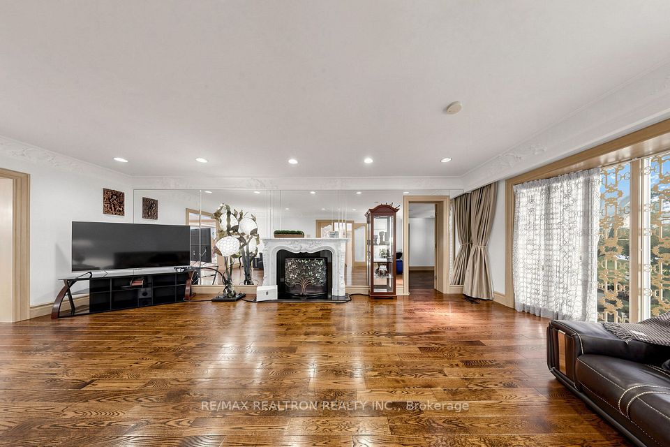 31 Arjay Crescent, Toronto, ON M2L 1C6 19