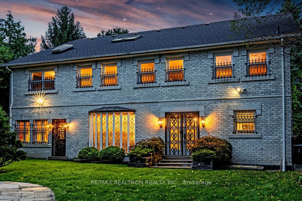 31 Arjay Crescent, Toronto, ON M2L 1C6 12