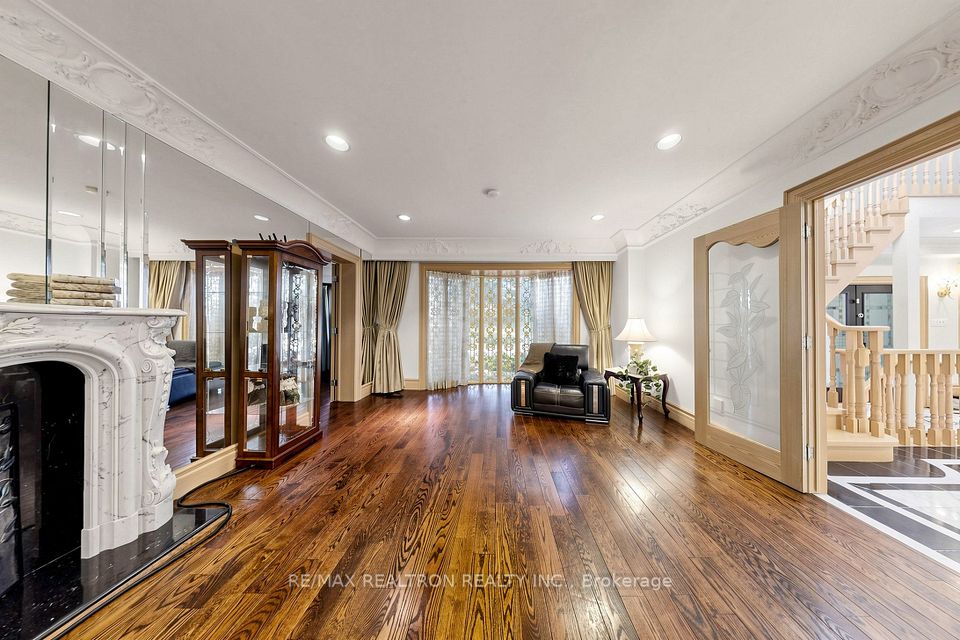 31 Arjay Crescent, Toronto, ON M2L 1C6 18