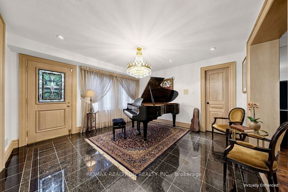 31 Arjay Crescent, Toronto, ON M2L 1C6 23