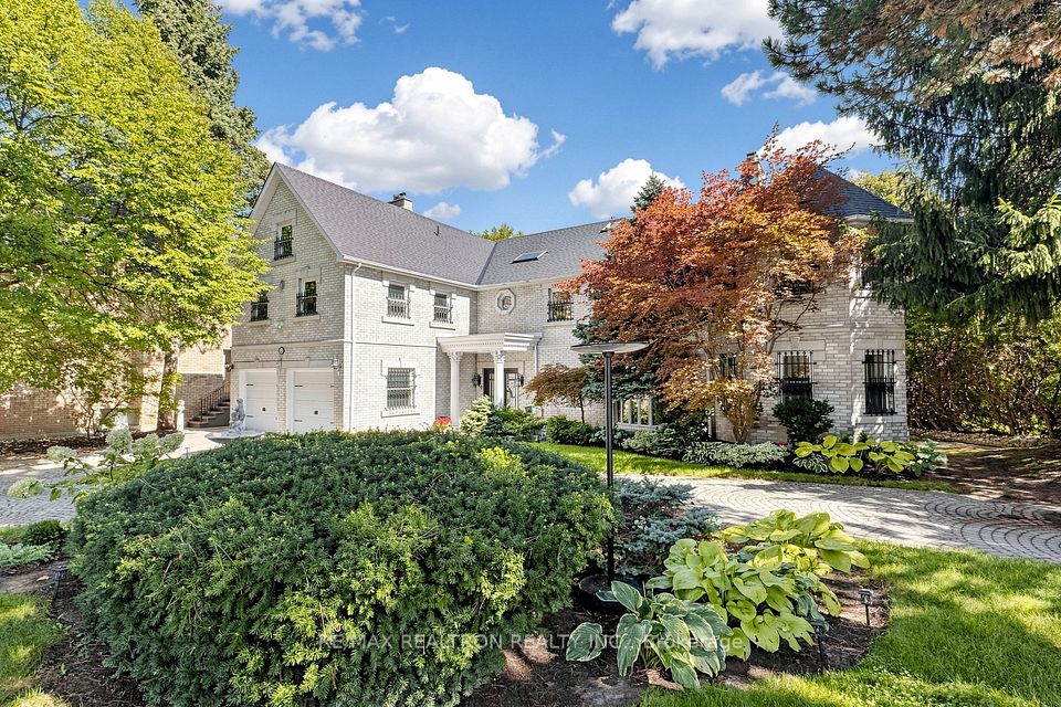 31 Arjay Crescent, Toronto, ON M2L 1C6 4