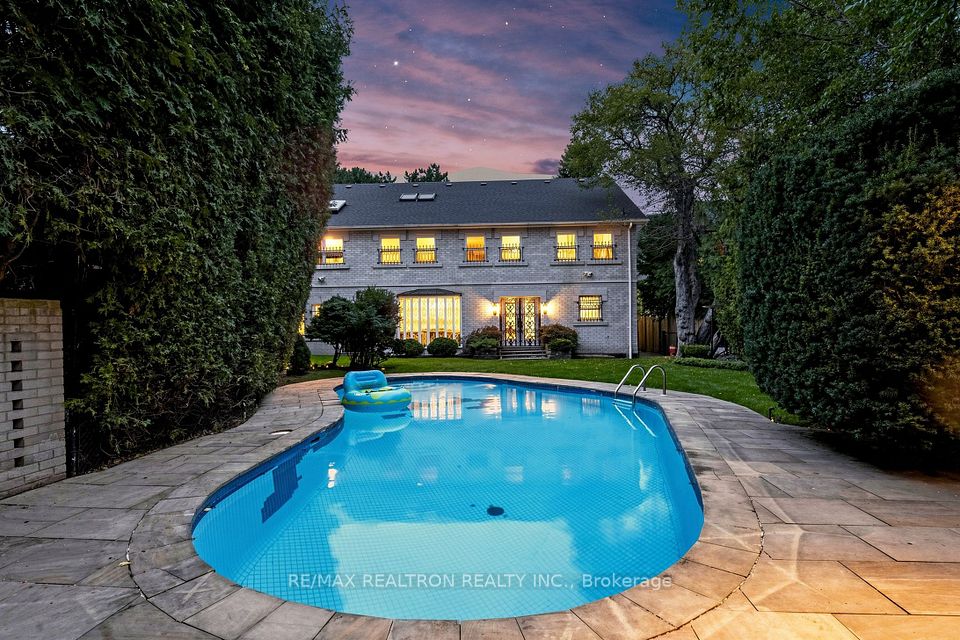 31 Arjay Crescent, Toronto, ON M2L 1C6 11