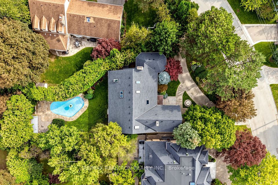 31 Arjay Crescent, Toronto, ON M2L 1C6 8