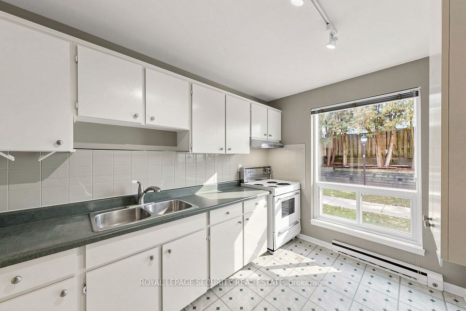 15 Liszt Gate 404, Toronto, ON M2H 1G6 13